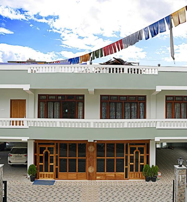 Hotel Tawang Heights , Тауанг Екстериор снимка